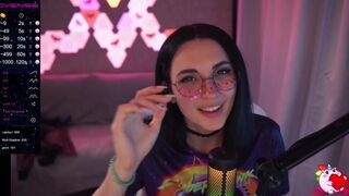 MalinaBo0m  Gorgeous babe takes off her underwear