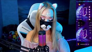 Amallllia  Cool girl masturbates anus