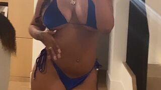 alieyarose onlyfans shows ass standing shrimp