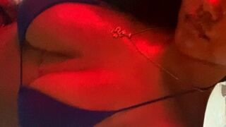 alieyarose onlyfans Tattooed babe sat hard masturbating pussy