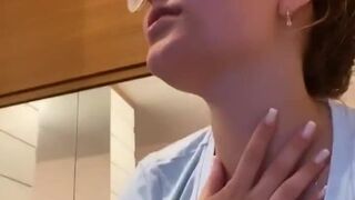 Larissa Manoela onlyfans young slag masturbates