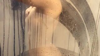 Elena Berlato (elenaberlato) onlyfans Incredible bitch shows off her delicious ass.