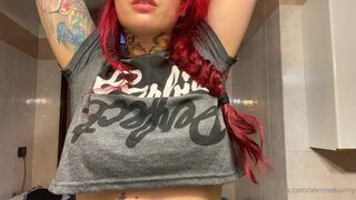 AleRoseBunny onlyfans Vicious bitch tightly stretches her pussy