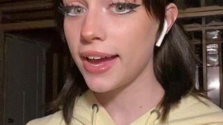 Sooogs, soogsx onlyfans Cute little woman pulling nipples