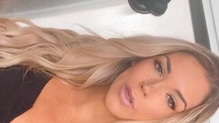 sara__mascara  Wonderful chick fingering both holes hard