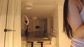 li_chang extravagant passion shows a graceful body