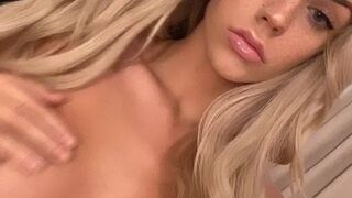 sara__mascara  Luxurious bitch twists chic ass