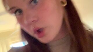 lilixdeanee onlyfans Attractive lady bares boobs