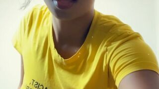 itsvanivixxx onlyfans Sweet sweetie gives a big booty