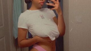 itsvanivixxx onlyfans Busty chick shows off her charms