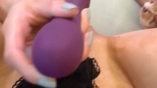 VinaSkyy onlyfans Mature bitch fucks both slots hard
