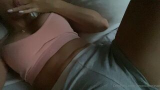 Veronica Perasso onlyfans Seductive babe puts big milking