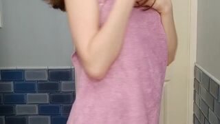 Elfie_cutie onlyfans Busty wench masturbates pussy