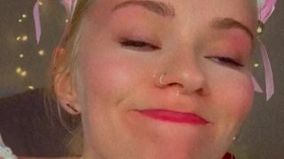 Chloe Cream Gorgeous Passion fucks holes