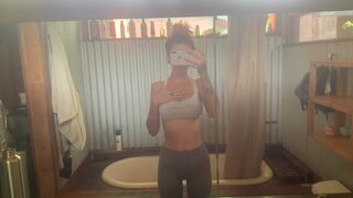 Ava aka avafae Adorable Shmara pulls clit