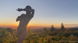 Alexis Kline, thot Desired woman fucks herself with fingers