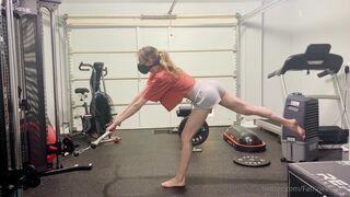 Alexis Kline, thot Sweet thing masturbates shaved cunt