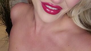 Adira Allure onlyfans Mature bitch stretches big labia