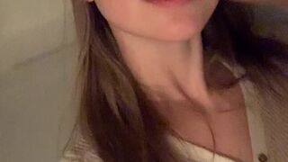 missgrey420 onlyfans juicy babe creases her tits