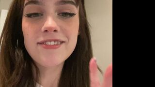 Sooogs, soogsx onlyfans Cute brown hair is played with pussy