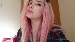 KittyCashew onlyfans Seductive and hot beauty pulls vagina