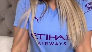 ElleBrookeUK onlyfans took off her dress