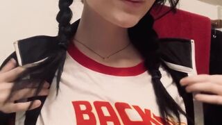 Elizabeth Reed, elizabethreed Hot babe gently jerks pussy