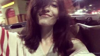 Elizabeth Reed, elizabethreed Hot prostitute poses in shorts