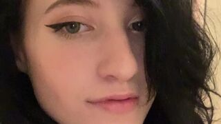 Elizabeth Reed, elizabethreed, hi Elegant maiden caresses wet slits