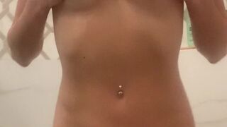 Miss Kenzie Ann, Mackenzie Thoma, misskenzieanne Busty bitch jerking her pussy with phallus