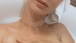 Ekaterina Enokaeva,  Show with an attractive black hair