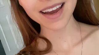 Maddie Springs, maddsprings, maddiesprings Depraved model caresses sex sponge