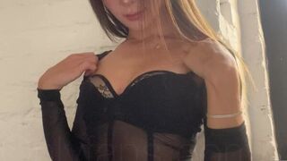 Ellie Leen, ellieleen1, itsnotellieleen aka itsnotellieleen aka ellieleen sweet babe shining in holes