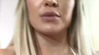 Amber Jade onlyfans Hot lady passionately pulls pussy