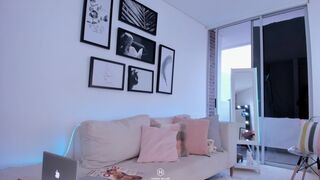 Hanna Miller onlyfans Beautiful lady gently masturbates pussy