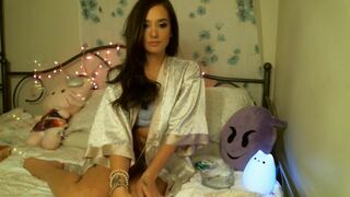 Giapaige onlyfans and her bed fun