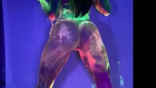 Hanna Miller onlyfans Sexy chick demonstrates beautiful body