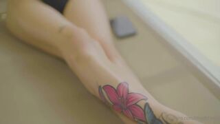 Bhad Bhabie onlyfans Busty babe masturbates her penis