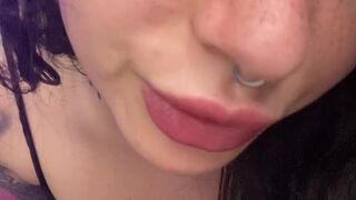 AleRoseBunny onlyfans Minx in hat caresses clit