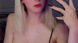 Anna, semulv, semulv Significant curvy caresses sex lips