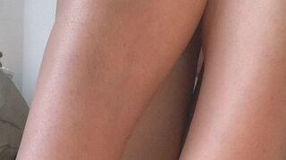 luabunny onlyfans Hot babe masturbates shaved cunt