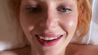 Lacy Lennon onlyfans Mature chick pulls pussy