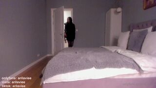 Anna aka arilaviee onlyfans spread her legs and showed pussy