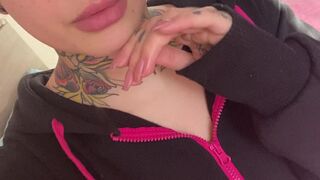 AleRoseBunny onlyfans slim modelka