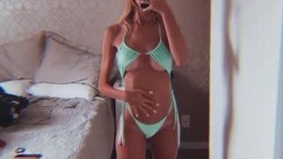 sarahardel onlyfans Gorgeous runt is playing a point with a sex toy