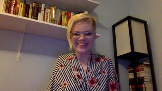 Pearl Sinclair onlyfans completely bared slender body