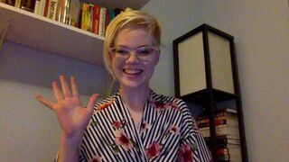 Pearl Sinclair onlyfans Cute prostitute fingering with sex toys