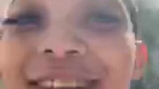 edwinacarlaisaac~1558888837~17847875050450324~1 Cute babe fingering pussy with sex toy