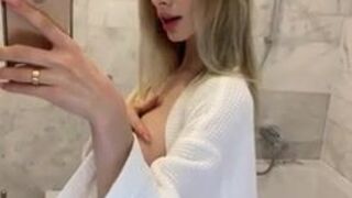 Lola Bunny (lolabunnytape) onlyfans caresses his tits