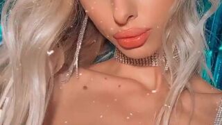 Lola Bunny (lolabunnytape) onlyfans Crazy Curva shows off saggy tits
